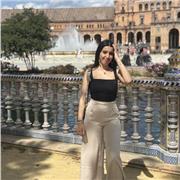 Me defino como una estudiante de bachillerato enamorada de la literatura española y clásica y con muchas ganas de enseñar!